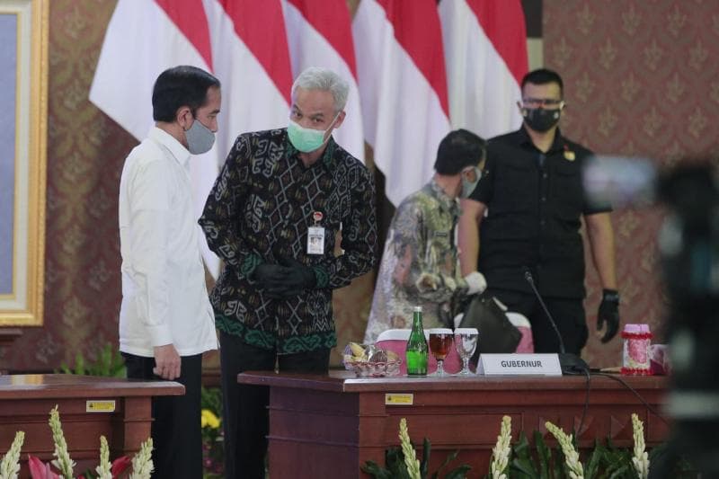 Jokowi meminta masing-masing pimpinan kepala daerah jika hendak mengambil keputusan terkait new normal, gunakan pendapat para ahli sebagai pertimbangan. (Humas Pemprov)<br>