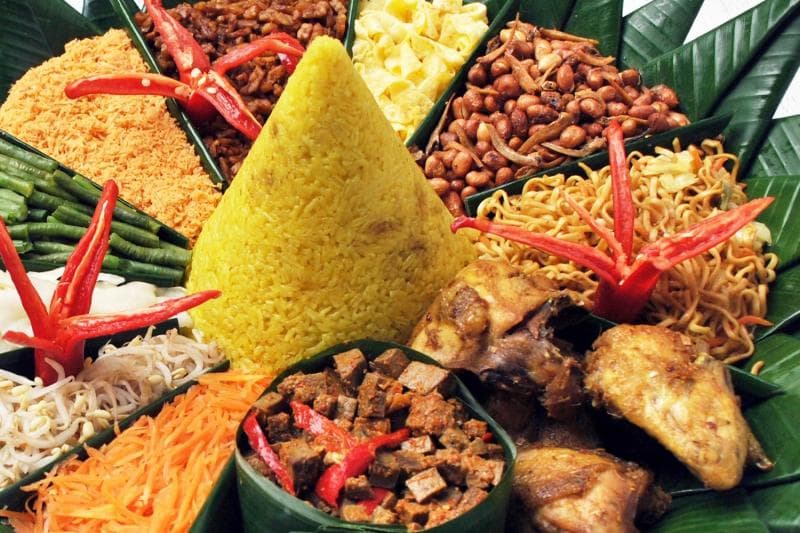 Nasi tumpeng. (Nasikentjana)