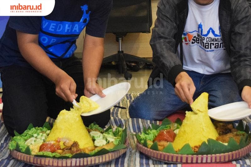 Bukan Dipenggal Pucuknya, Tradisi Potong Tumpeng Sebaiknya Dilakukan Dengan Cara Ini