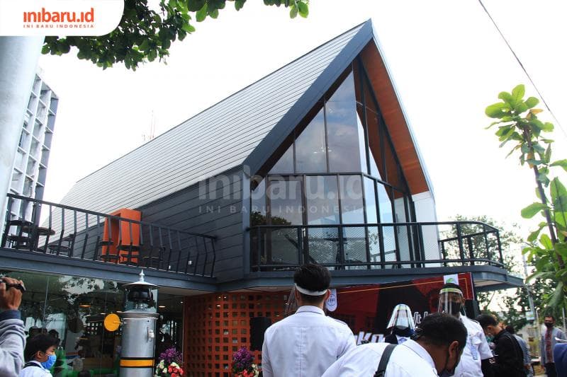 Loko Coffee Shop  di Stasiun Tawang. (Inibaru.id/ Triawanda Tirta Aditya) <br>