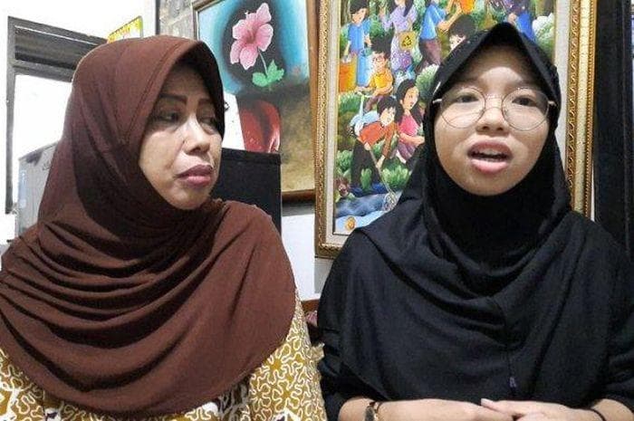 Nenek Arista, Siwi Purwanti juga sudah berupaya penuh untuk mendaftarkan sekolah cucunya. (WartaKota)<br>