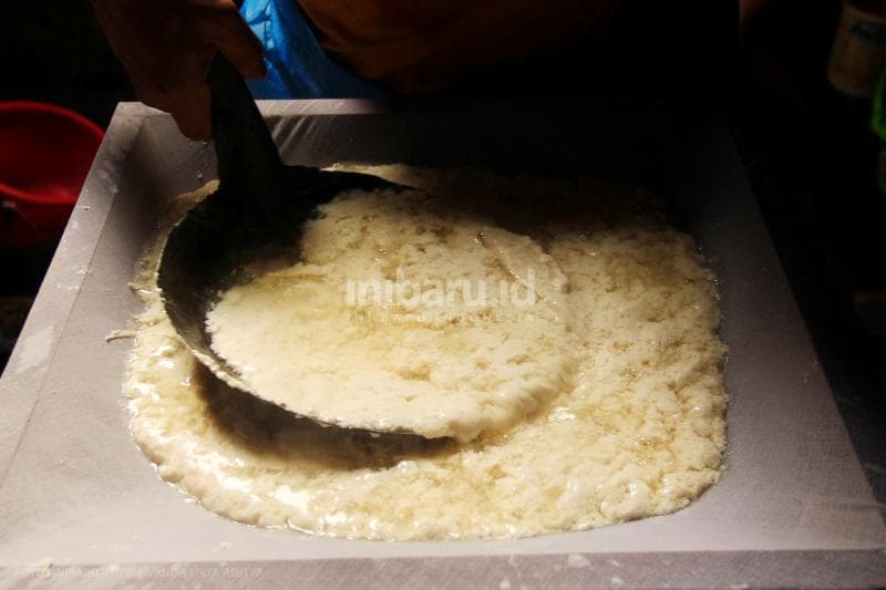 6 Kerangka kayu ditumpuk secara bersamaan.<br>