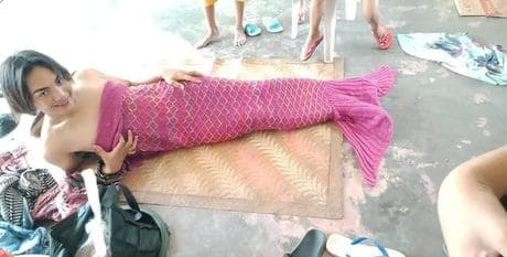 Putri Duyung santai dulu ya. (9gag)<br>