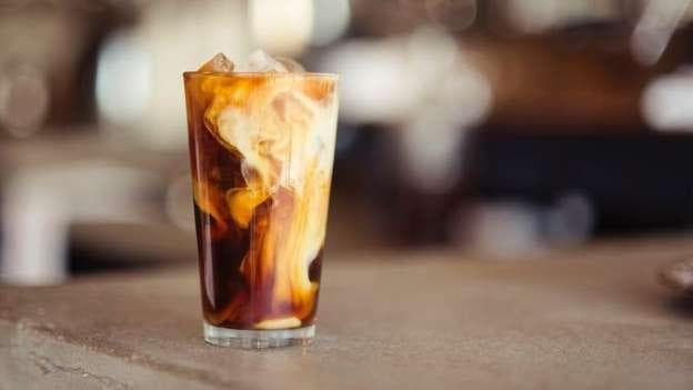 Gula aren cocok digunakan sebagai pemanis minuman. (MSN.com)