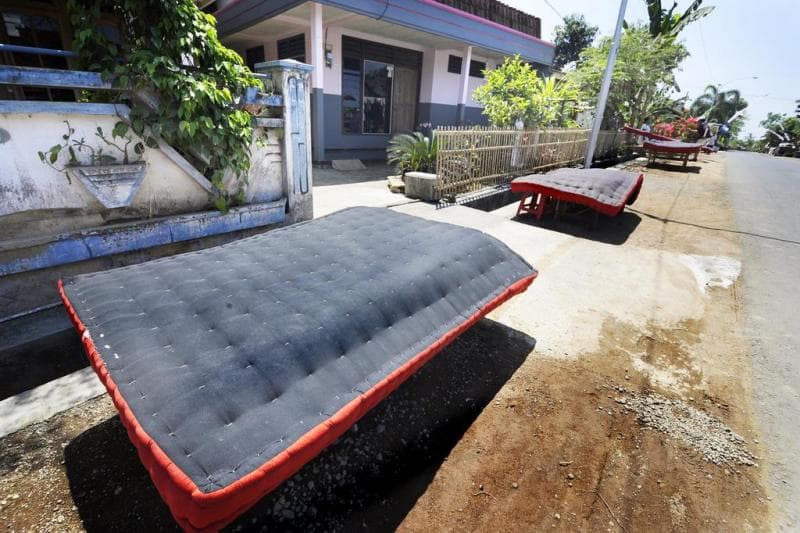 Mepe kasur dilakukan serentak. (Twitter)