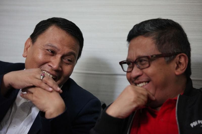 Mardani Ali Sera (kiri) memberikan pendapat terkait pencalonan Gibran (Media Indonesia/Rommy Pujianto)<br>