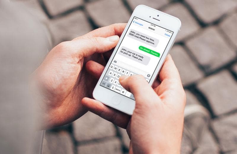 Jangan mudah jatuh cinta jika belum bertatap muka. (Behance.com)