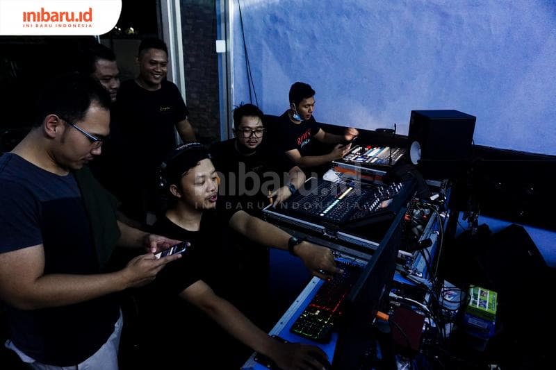 Kru event organizer juga telah kehilangan mata pencahariannya dalam beberapa bulan terakhir. (Inibaru.id/ Audrian F)<br>