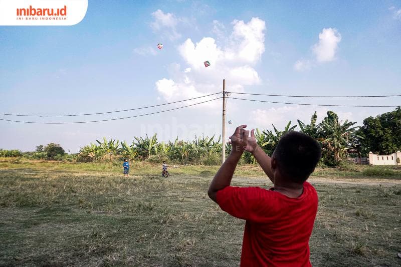 Siapa yang dulu jago nerbangin layangan? Kamu? (Inibaru.id/ Audrian F)<br>