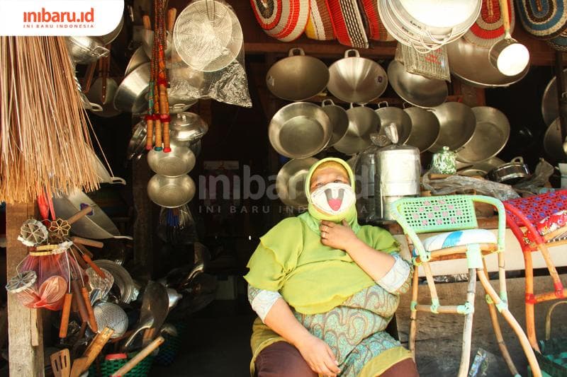Salah satu pedagang di pasar wajan. (Inibaru.id/ Zulfa Anisah)