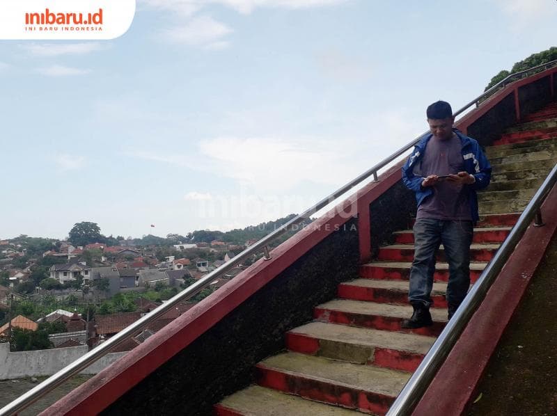 Tangga bagian belakang vihara yang nggak sepanjang tangga bagian depan. (Inibaru.id/ Dyana Ulfach)