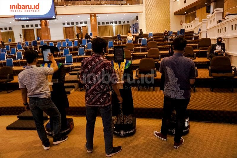 Teknisi di balik layar. (Inibaru.id/ Audrian F)<br>