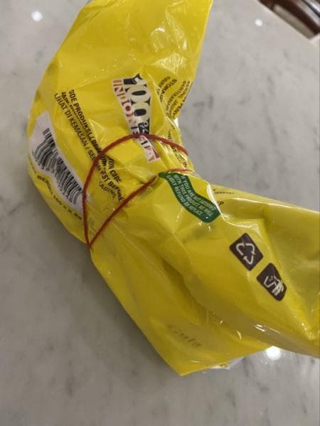 Biar nggak dikerubutin semut.&nbsp;(Twitter.com/kaesangp)