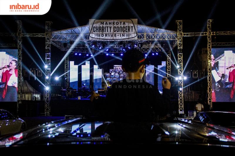 Anak-anak pun ikut hanyut dalam keseruan konser drive-in. (Inibaru.id/ Audrian F)<br>