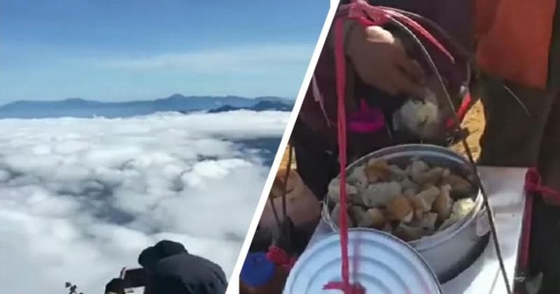 Tangkapan layar video penjual bakso di puncak Gunung Cikuray (Kumparan/IG-infojawabarat)<br>