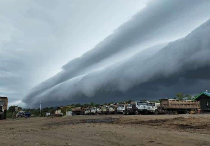Awan
Kota Meulaboh Bergulung seperti Tsunami, Fenomena Alam Apakah Itu?