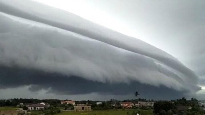 Awan tsunami juga disebut awan arcus. (Tempo)
