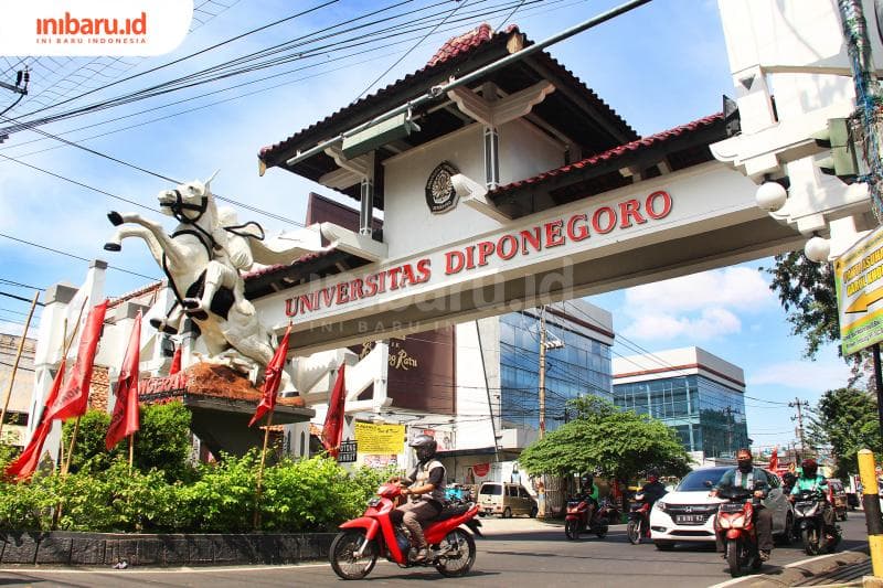 Patung Kuda Undip, ikon terkenal di Tembalang. (Inibaru.id/ Triawanda Tirta Aditya)