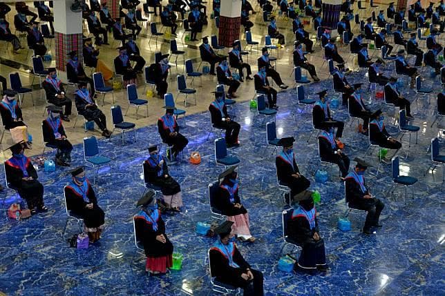 Proses wisuda. (Antara/Abriawan Abhe)<br>