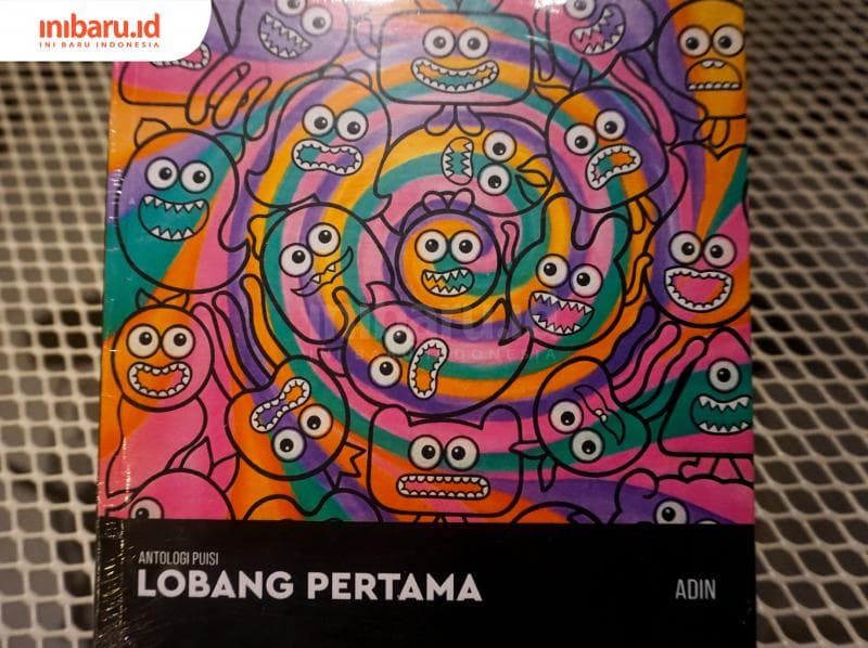 Salah satu karya Hana Madness yang dijadikan cover buku Lobang Pertama karya Adin Hysteria. (Inibaru.id/ Audrian F)<br>