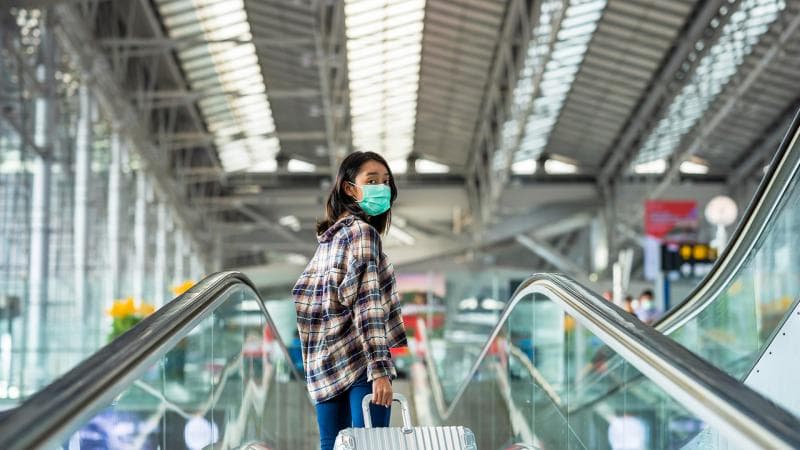 Ilustrasi: Perempuan di tengah corona. Lantaran terinfeksi corona, seorang perempuan di Surabaya terancam diceraikan suami. (Smartertravel)