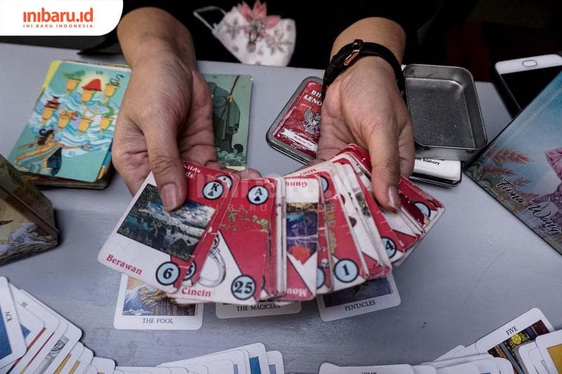 Menjadi pembaca tarot wajib menjaga rahasia klien. (Inibaru.id/ Audrian F)<br>