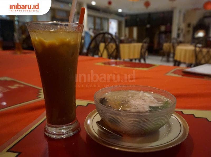 Es hopjes dan es cao Pecinan. (Inibaru.id/ Audrian F.)