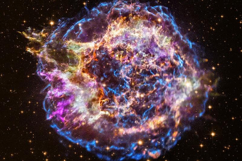 Sisa-sisa ledakan supernova Cassiopeia A. Meski beku, katai hitam tetap bisa menjadi besi dan memicu supernova. (NASA)