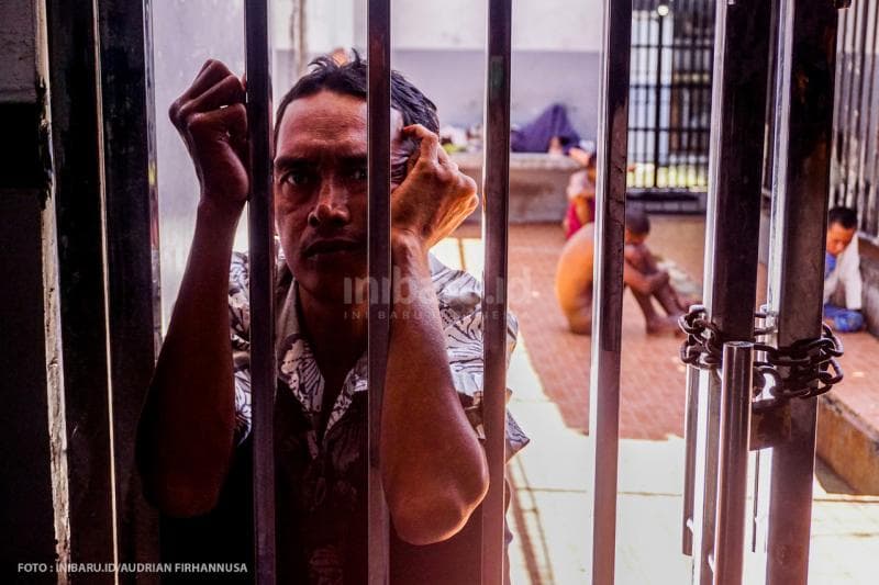 Nur Rokhim, salah seorang warga binaan Among Jiwo. Dia berada di ruang isolasi khusus karena punya skizofrenia akut. Hobinya nyanyi.