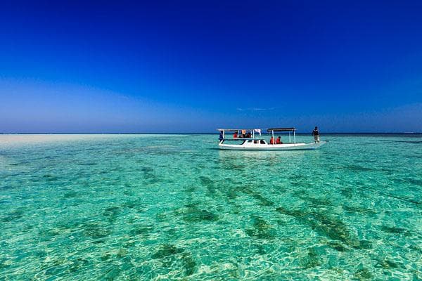 Ikut <i>open trip island hopping</i> ke Karimunjawa. (Pelita Borneo Tours)