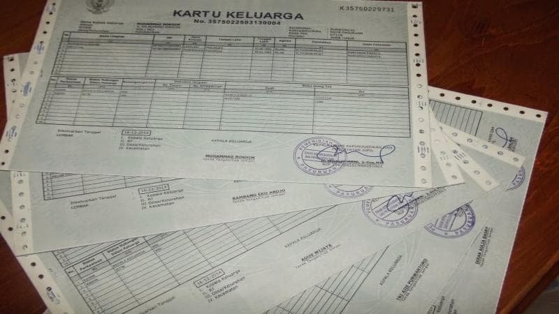 Kartu Keluarga nggak berbentuk kartu namun berupa lembaran kertas. (Banjarekasila)