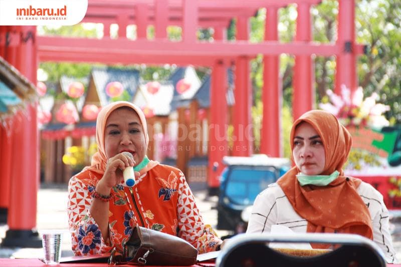 Titah Listiorini saat menjelaskan tentang Lumina. (Inibaru.id/ Triawanda Tirta Aditya)<br>