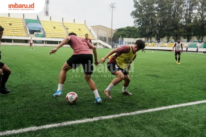 Latihan PSIS Semarang sebelum diberhentikan karena pandemi di Stadion Citarum. (Inibaru.id/ Audrian F)<br>