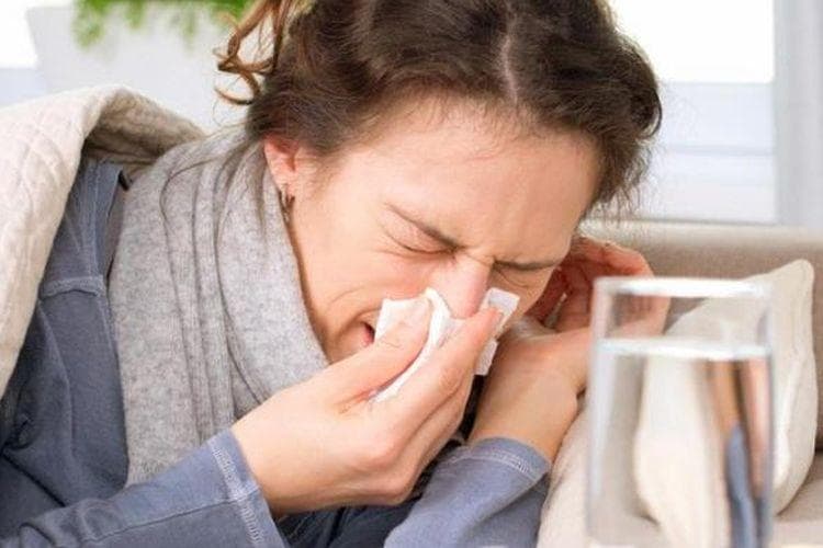 Gejala Covid-19 berbeda dengan flu. (Kompas.com)