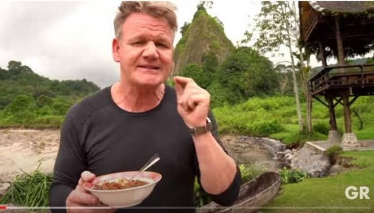 Sebelumnya Ramsay telah memasak rendang dan omelet rendang. (Youtube/gordonramsay)