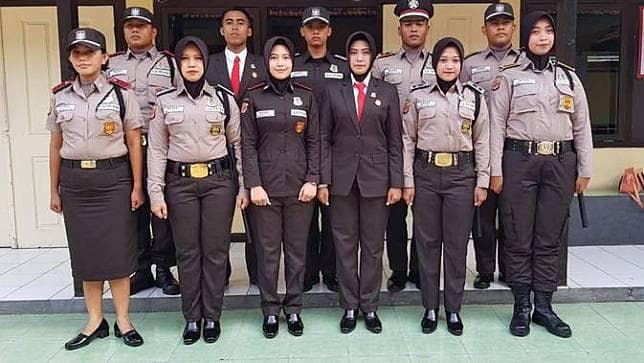 Baju satpam akan berubah menjadi mirip seragam kepolisian. (Line)<br>