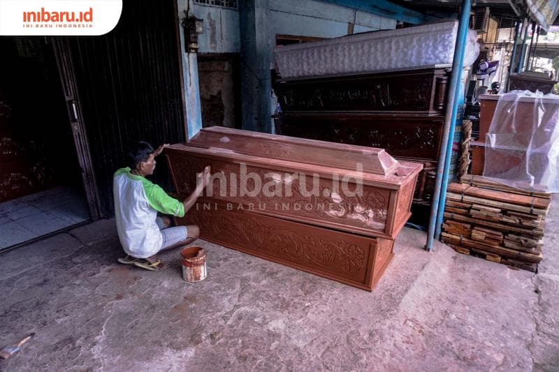 Ilustrasi-Pandemi memberi keuntungan tersendiri buat perajin peti jenazah. (Inibaru.id/ Audrian F)<br>