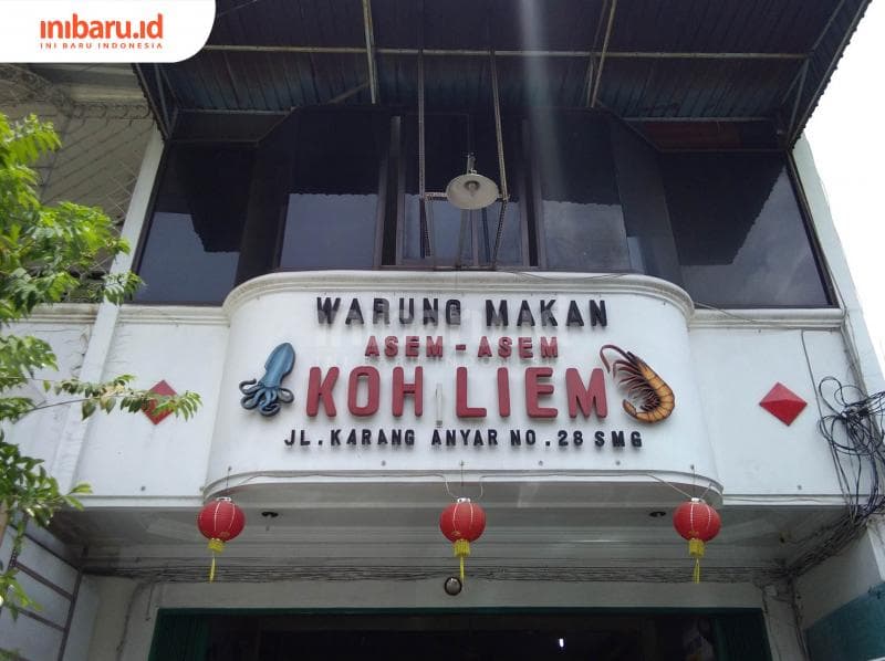 Warung Asem-Asem Koh Liem, Kedai Aneka Makanan Sedap dan Oleh-Oleh Lengkap