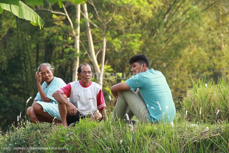 Kamu bahkan bisa bercengkerama dengan para petani.<br>