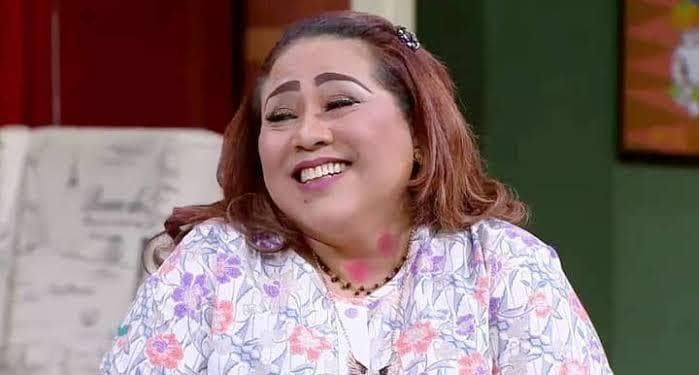 Nunung kini dikabarkan menjlani perawatam di wisma atlet. (Semarang Inside)