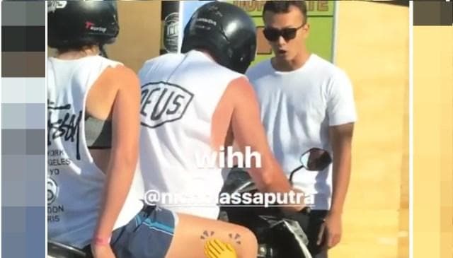 Nicholas Saputra saat hadang bule. (Tiktok)