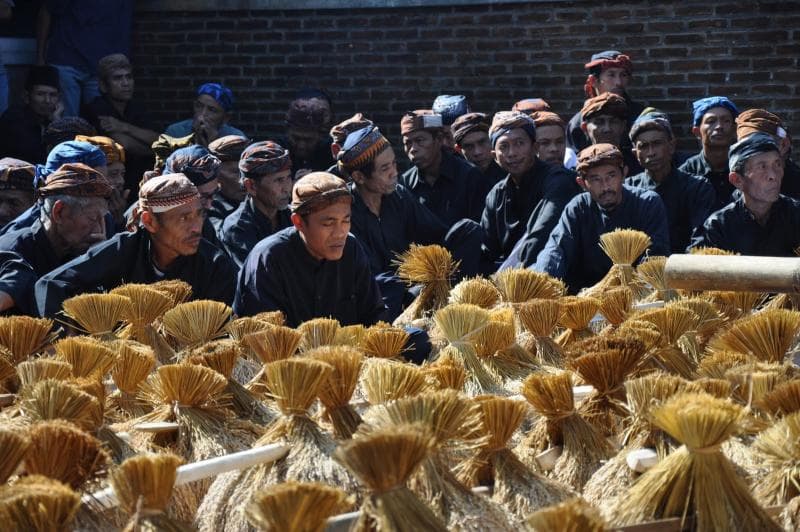Satu Pulau, Mengapa Bahasa Sunda Sangat Berbeda dengan Bahasa Jawa?