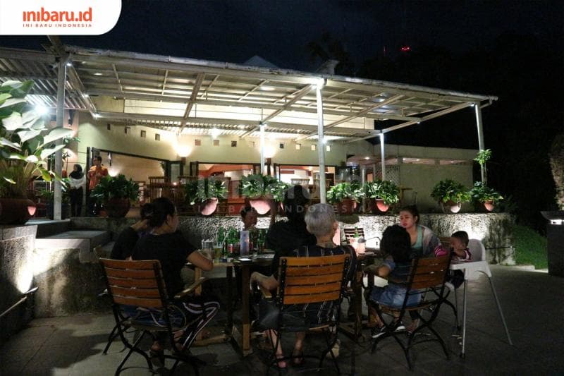The Hills, salah satu restoran keluarga di Semarang dengan pemandangan indah. . (Inibaru.id/ Artika Sari)