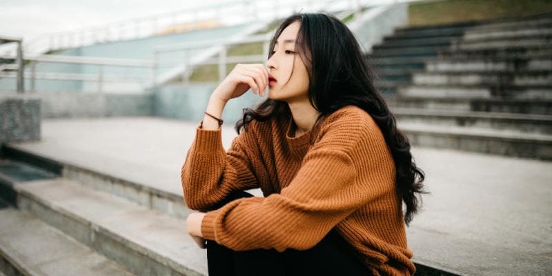 Jangan terlalu fokus pada pikiran negatif. (fb.ru)