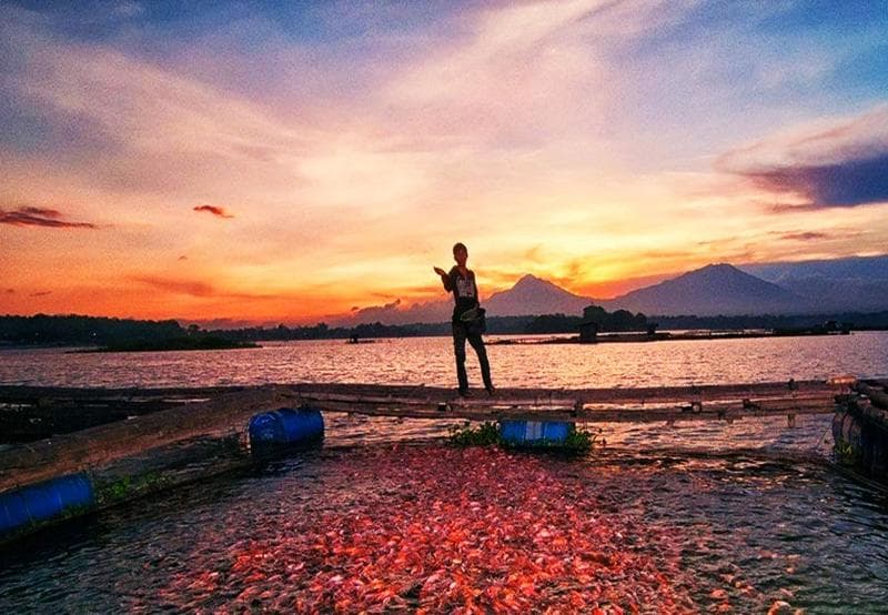 Memberi makan ikan? Boleh juga! (Malangsemarang)