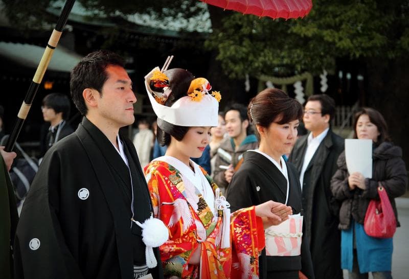 Menikah dengan warga jepang bisa jadi satu cara untuk tinggal di sana. (Redzzdelady)