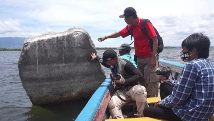 Batu Beranak Danau Sentani (Okezone/Edy Siswanto)