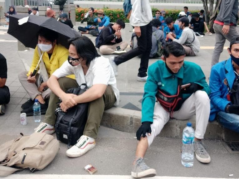 Jefri Nichol ikut demo menolak UU Omnibus Law Cipta Kerja. (Twitter/glngkryprtama/)