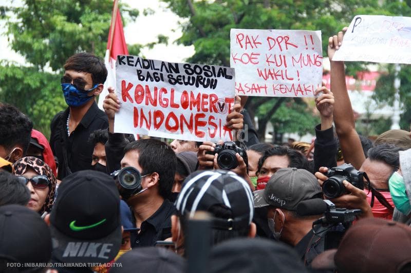 Banyak spanduk yang punya unsur sarkasme<br>