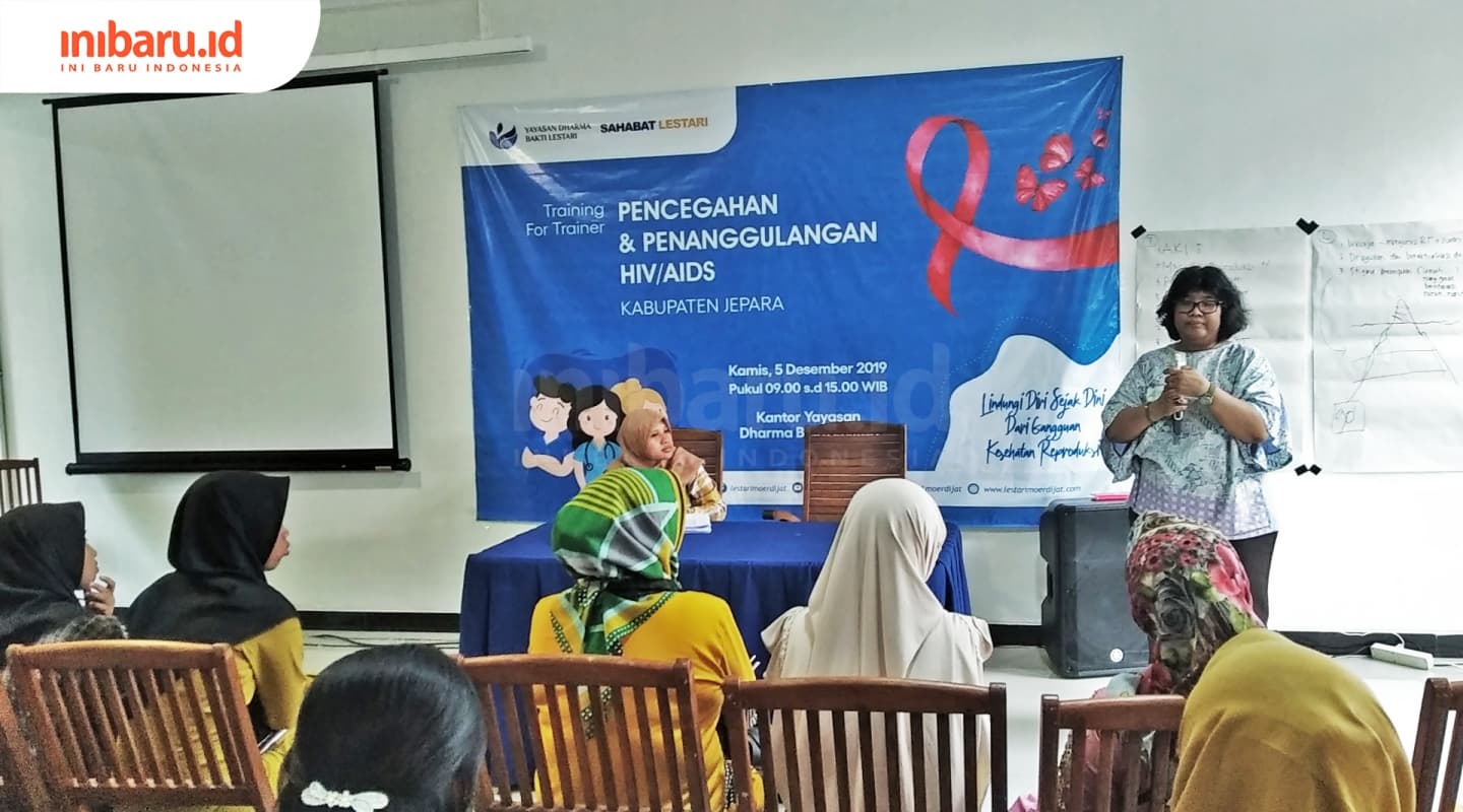 Arimbi Haroe Putri, Komisioner Purnabakti Komnas Perempuan mengajak perempuan memperhatikan kesehatannya . (Inibaru.id/ Pranoto)